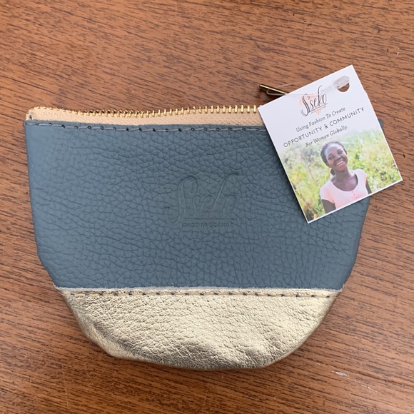 Sseko Handbags - 💚🌍 Sseko small moon clutch